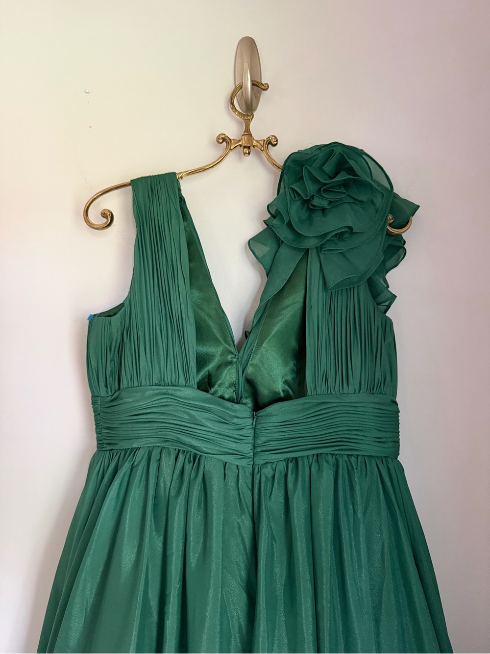 Mac Duggal Emerald Green Ruffle Shoulder V-Neck Chiffon Gown Size 12 - Picture 5 of 10